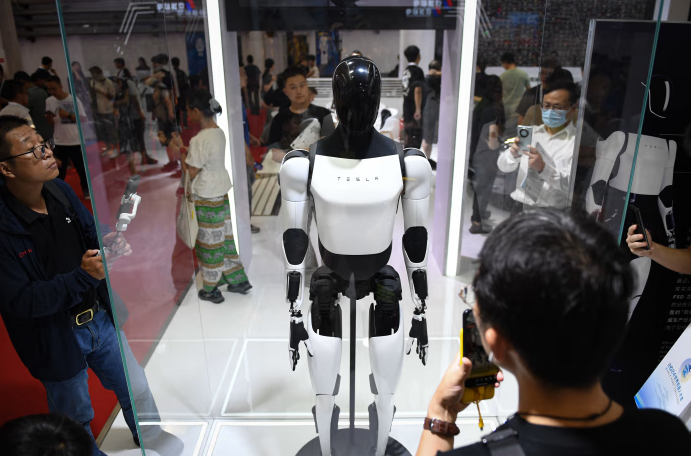 马斯克人形机器人Optimus大跃进