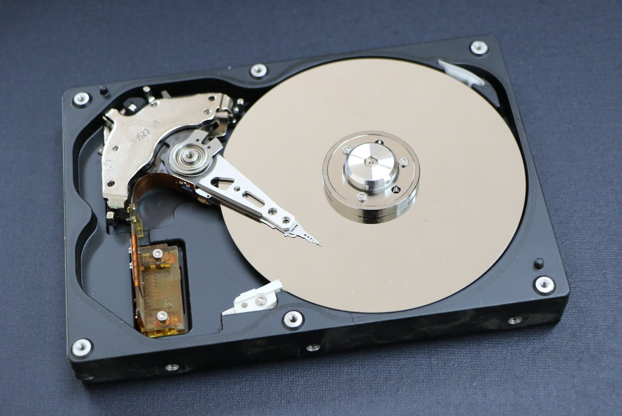 电脑开机磁盘占用率 100%？原因分析+7个实用解决方法（附清理步骤）