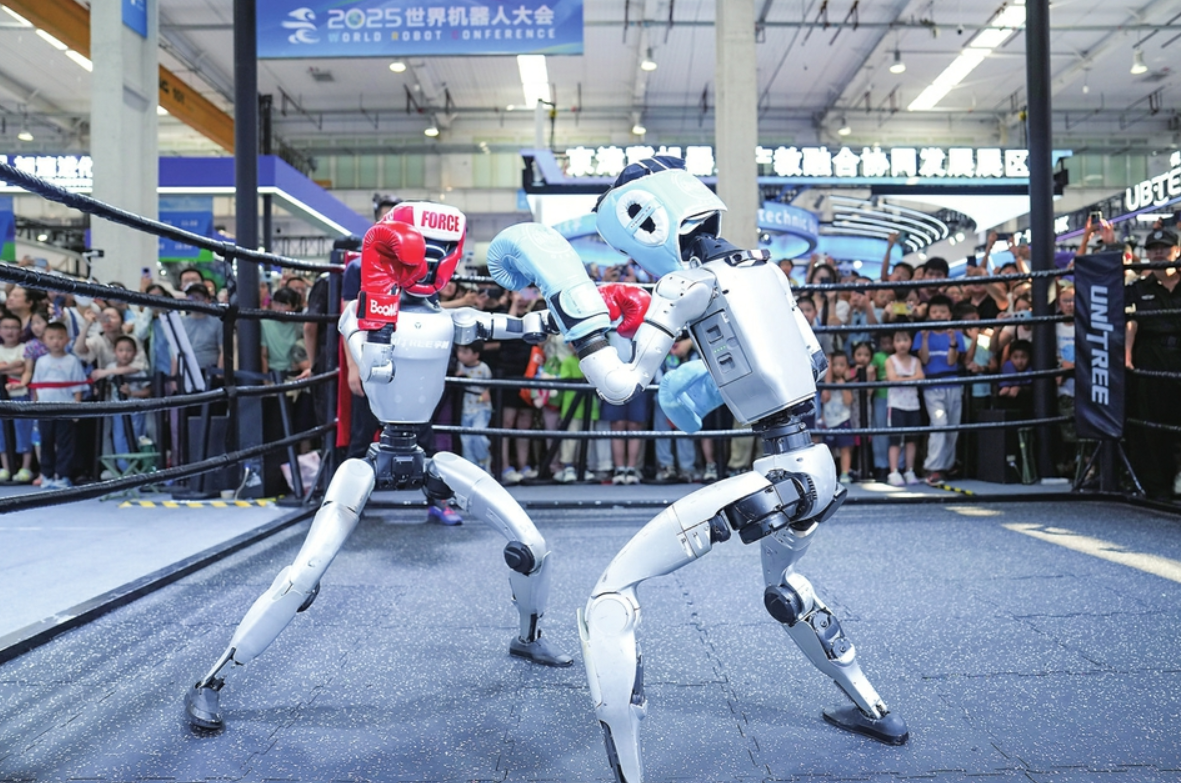 首届世界人形机器人运动会高能不断,冠军频出,笑料与突破齐飞 首届世界人形机器人运动会高能不断,冠军频出,笑料与突破齐飞